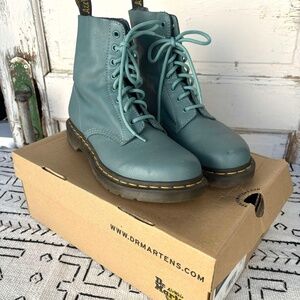 Dr. Martens 1460 Pascal Pale Teal Soft Leather Boots Size 9 Excellent Condition